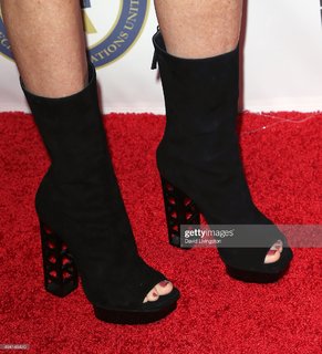 Elizabeth Daily feet photo 3