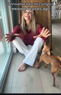 Elizabeth Daily feet photo 9