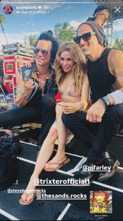 Elizabeth Daily feet photo 8