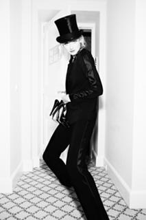 Elizabeth Debicki feet photo thumbnail