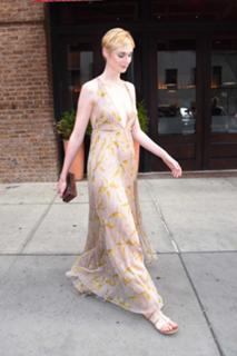 Elizabeth Debicki feet photo thumbnail