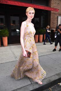 Elizabeth Debicki feet photo thumbnail