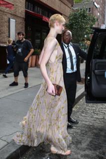 Elizabeth Debicki feet photo thumbnail