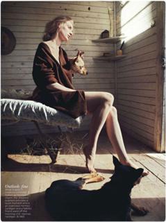 Elizabeth Debicki feet photo thumbnail