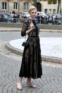 Elizabeth Debicki feet photo thumbnail