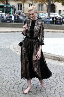 Elizabeth Debicki feet photo thumbnail