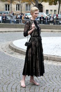 Elizabeth Debicki feet photo thumbnail