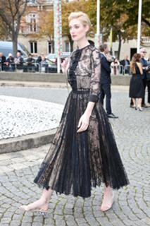 Elizabeth Debicki feet photo thumbnail