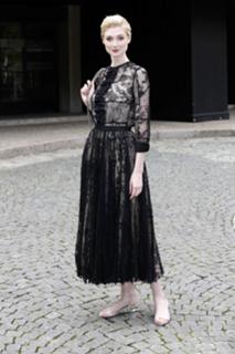 Elizabeth Debicki feet photo thumbnail