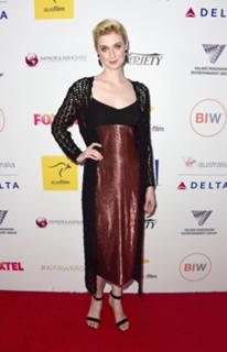 Elizabeth Debicki feet photo thumbnail