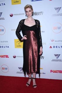 Elizabeth Debicki feet photo thumbnail