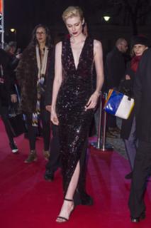 Elizabeth Debicki feet photo thumbnail