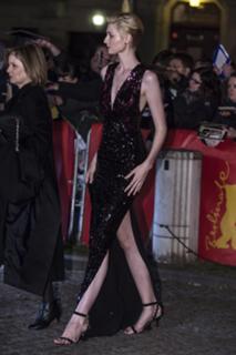 Elizabeth Debicki feet photo thumbnail