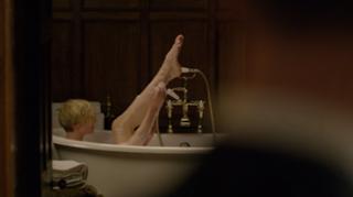 Elizabeth Debicki feet photo thumbnail