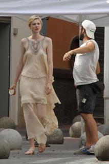 Elizabeth Debicki feet photo thumbnail