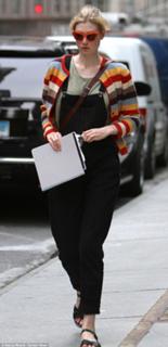 Elizabeth Debicki feet photo thumbnail