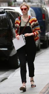 Elizabeth Debicki feet photo thumbnail