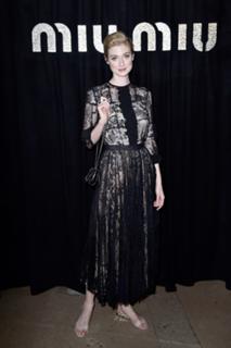 Elizabeth Debicki feet photo thumbnail