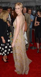 Elizabeth Debicki feet photo thumbnail
