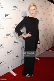 Elizabeth Debicki feet photo thumbnail