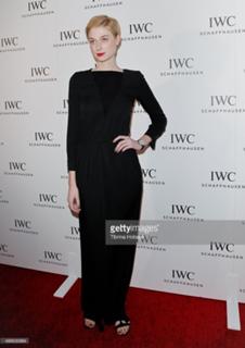 Elizabeth Debicki feet photo thumbnail