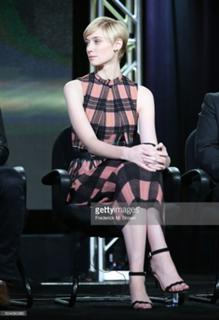 Elizabeth Debicki feet photo thumbnail