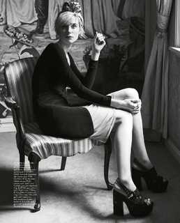 Elizabeth Debicki feet photo thumbnail
