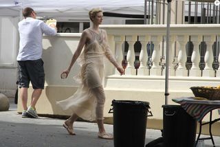 Elizabeth Debicki feet photo thumbnail