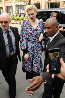 Elizabeth Debicki feet photo thumbnail