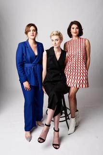 Elizabeth Debicki feet photo thumbnail