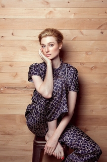 Elizabeth Debicki feet photo thumbnail