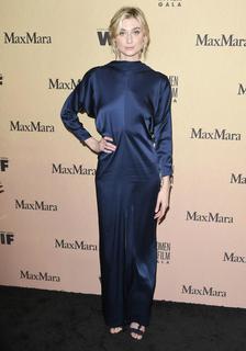 Elizabeth Debicki feet photo thumbnail