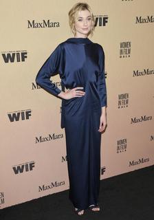 Elizabeth Debicki feet photo thumbnail