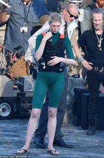 Elizabeth Debicki feet photo thumbnail