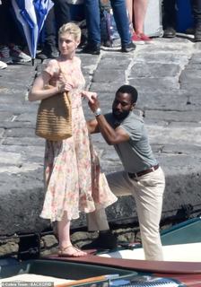 Elizabeth Debicki feet photo thumbnail