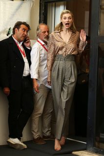 Elizabeth Debicki feet photo thumbnail
