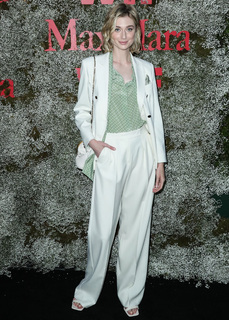 Elizabeth Debicki feet photo thumbnail