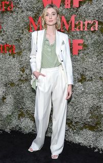 Elizabeth Debicki feet photo thumbnail