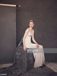 Elizabeth Debicki feet photo thumbnail