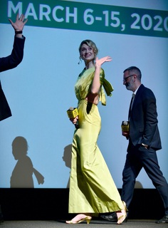 Elizabeth Debicki feet photo thumbnail