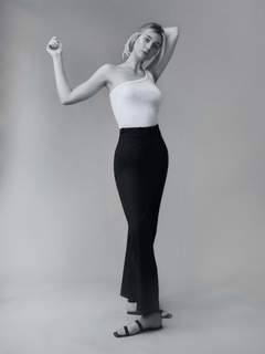 Elizabeth Debicki feet photo thumbnail