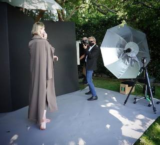 Elizabeth Debicki feet photo thumbnail