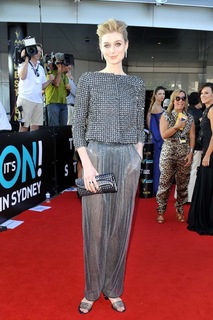 Elizabeth Debicki feet photo thumbnail