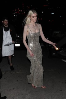 Elizabeth Debicki feet photo thumbnail