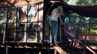 Elizabeth Debicki feet photo thumbnail