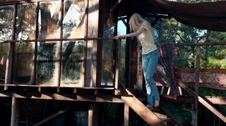 Elizabeth Debicki feet photo thumbnail