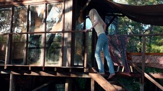 Elizabeth Debicki feet photo thumbnail