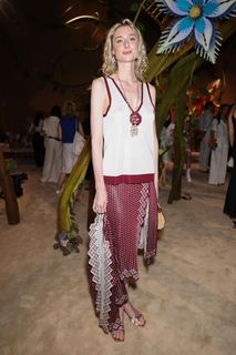 Elizabeth Debicki feet photo 4