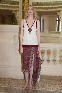 Elizabeth Debicki feet photo 2