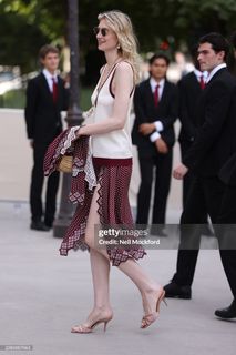 Elizabeth Debicki feet photo 7